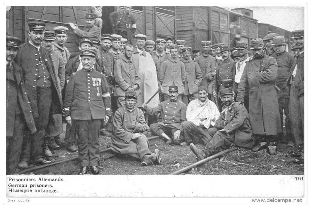carte postale ancienne GUERRE 1914-18. Prisonniers Allemands et Train
