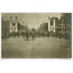 carte postale ancienne GUERRE 1914-1918. Maréchaux Joffre et Foch Champs Elysées. Fêtes de la Victoire. Militaires et Armées