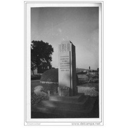 carte postale ancienne GUERRE 1939-45. Monument les Anciens du 28° R.I.F carte photo