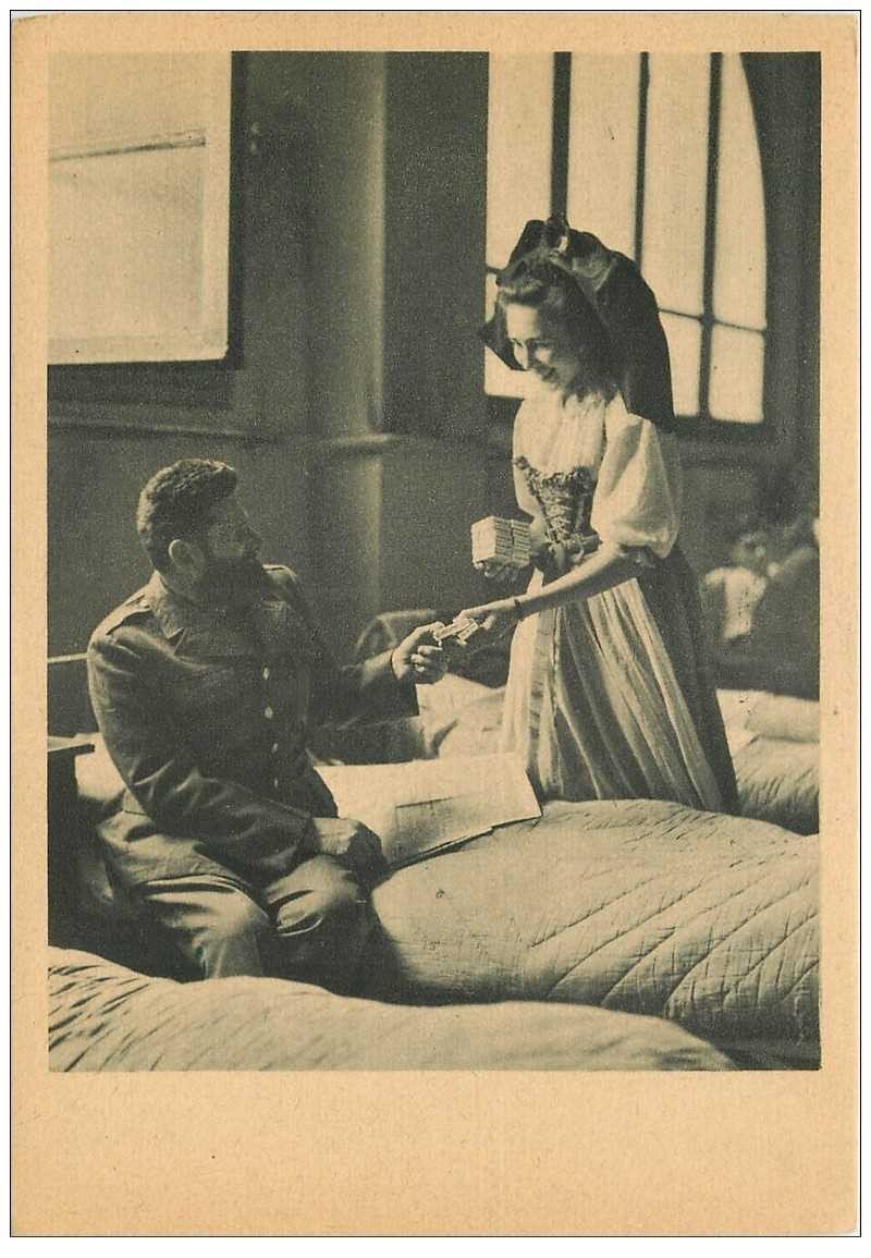 carte postale ancienne GUERRE 1945. Les Premiers Blindés à Colmar