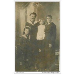 carte postale ancienne MILITARIA. Carte Photo d'un Marin et sa Famille. Le Havre