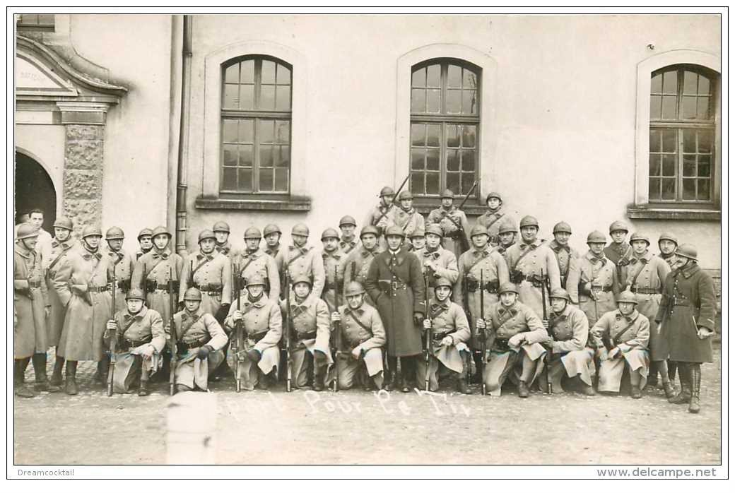 carte postale ancienne MILITARIA. Carte Photo Régiment Infanterie Grenadiers. Militaires et Poilus