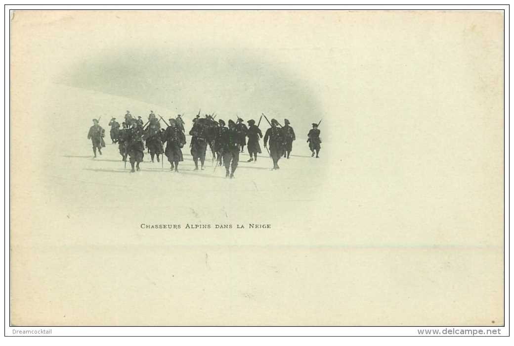 carte postale ancienne MILITARIA. Chasseurs Alpins dans la Neige vers 1900