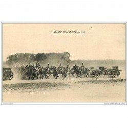 carte postale ancienne MILITARIA. L'Armée Française en 1920. Cavaliers et Militaires et Artillerie