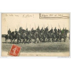 carte postale ancienne MILITARIA. Les Dragons au Galop 1912. Cavaliers et Militaires