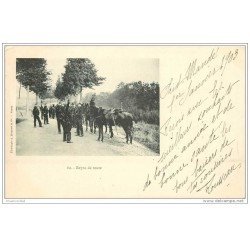 carte postale ancienne MILITARIA. Repos de Route 1903. Les Cuirassiers vers Saint-Mandé (94)