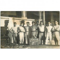 MILITAIRES. Caserne Photo Carte Postale. Les Boulangers de la 28-2 4° Section C.O.A. Soldats et Métiers.