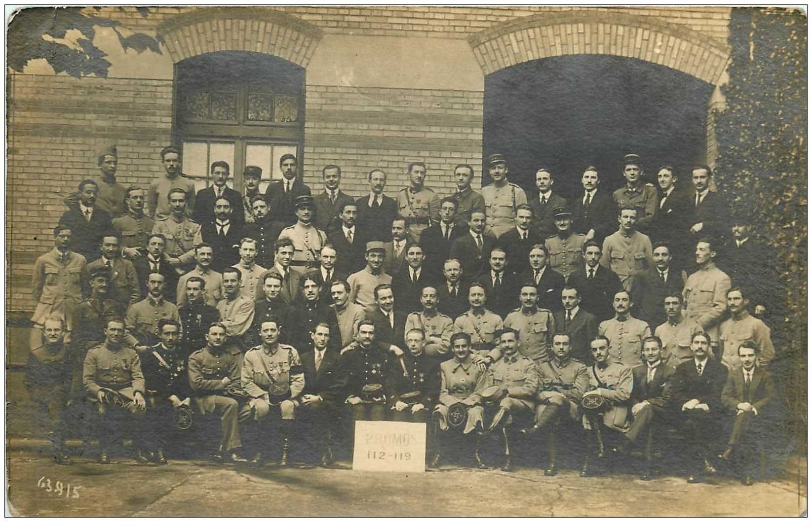 MILITAIRES. Caserne Photo Carte Postale. Militaires et Gendarmes promotion 112-119