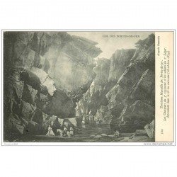 carte postale ancienne MILITARIA. Col des Portes-de-Fer. Chasseurs du 3° Régiment et Soldats du 2° Léger 1839