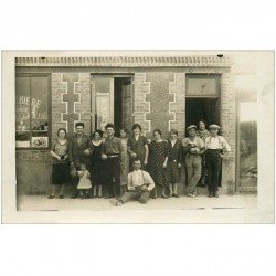 SPORTS. Photo carte postale d'un groupe de Joueurs de Boules ou Pétanque devant un Estaminet