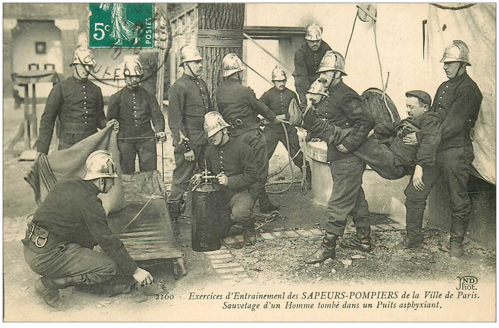 METIERS. Sapeurs Pompiers de Paris à l'Entrainement. Sauvetage d'un Homme tombé