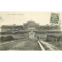 35 RENNES. La Nouvelle Prison 1907 avec Gardien