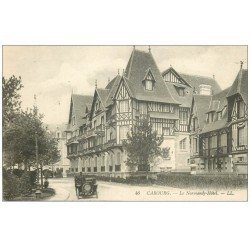 carte postale ancienne CABOURG 14. Le Normandy Hôtel et voiture Tacot