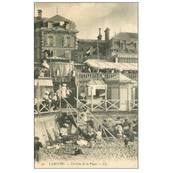 carte postale ancienne CABOURG 14. Un Coin de la Plage bien animé