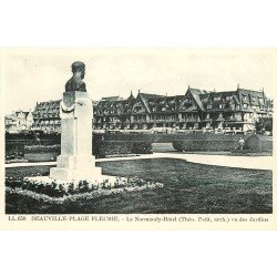 carte postale ancienne 14 DEAUVILLE. Plage Le Normandy Hôtel vu des Jardins