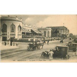 carte postale ancienne 14 DEAUVILLE. Le Casino et Royal Hôtel. Attelages et Taxis privés