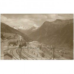 SUISSE. Loetschberg. Station Ausserberg et la Vallée du Rhöne. Train en Gare