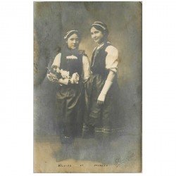 SUISSE. Costumes Valoise et Vaudoise. photo carte postale de Simonet 11 rue de Buci à Paris