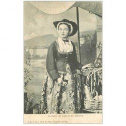 SUISSE. Genève. Vendeuse en costume du Canton vers 1900