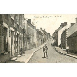 45 OUZOUER-SUR-TREZEE. Le Facteur Annonceur Tambour avec son vélo sur Grande Rue 1931