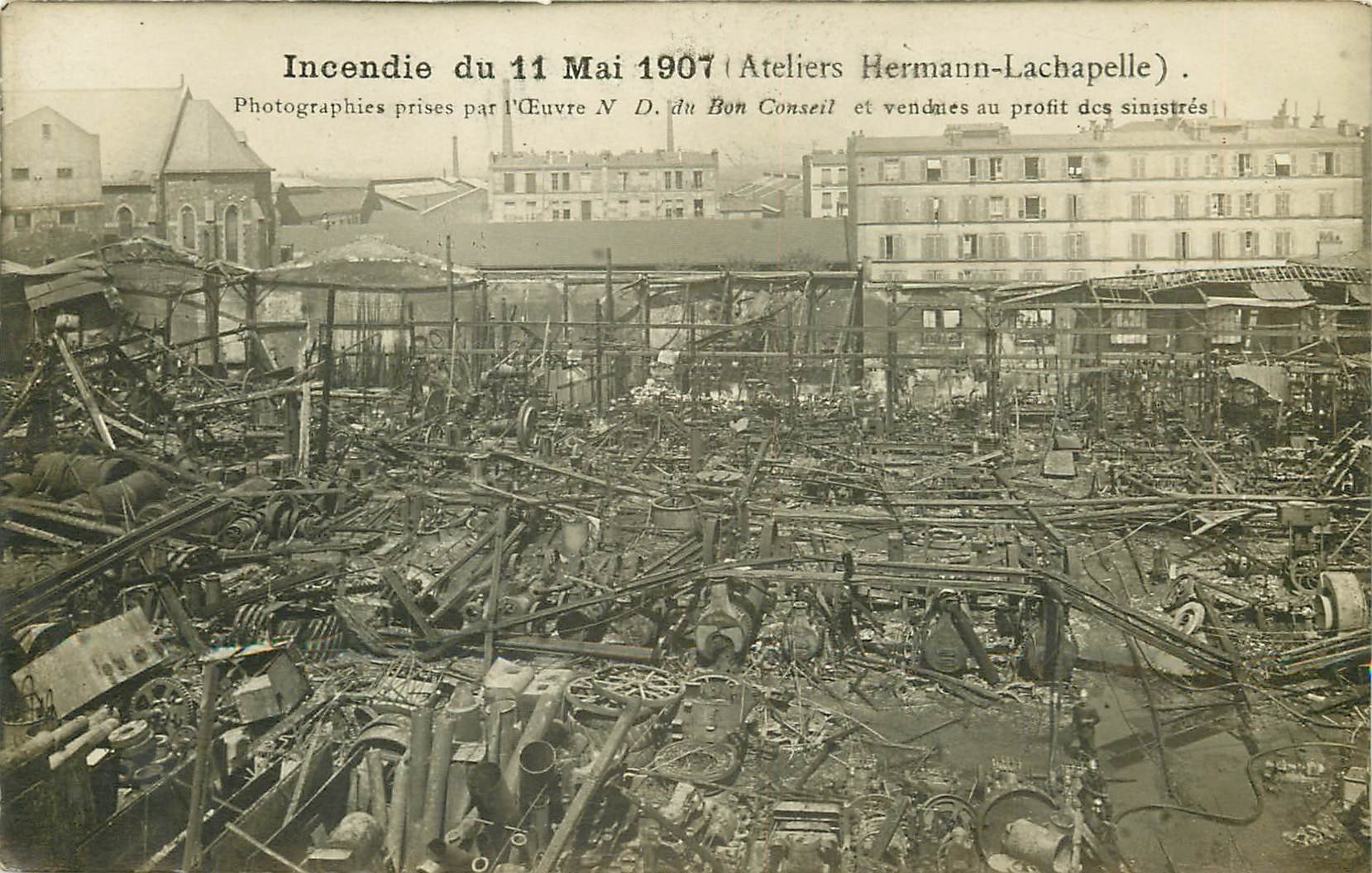 PARIS XVIII. Incendie des Ateliers Hermann-Lachapelle en 1907. Photo carte postale ancienne