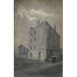 35 RENNES. Voiture devant le Café Rue de Paris face à l'Imprimerie Oberthur. Rare photo carte postale ancienne