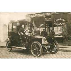 Rare superbe Voiture ancienne devant un Café Restaurant lieu à identifier. Photo carte postale ancienne