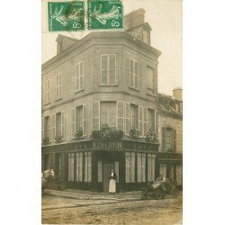 35 RENNES. Voiture ancienne devant le Café Fischer. Rare Photo carte postale ancienne 1913