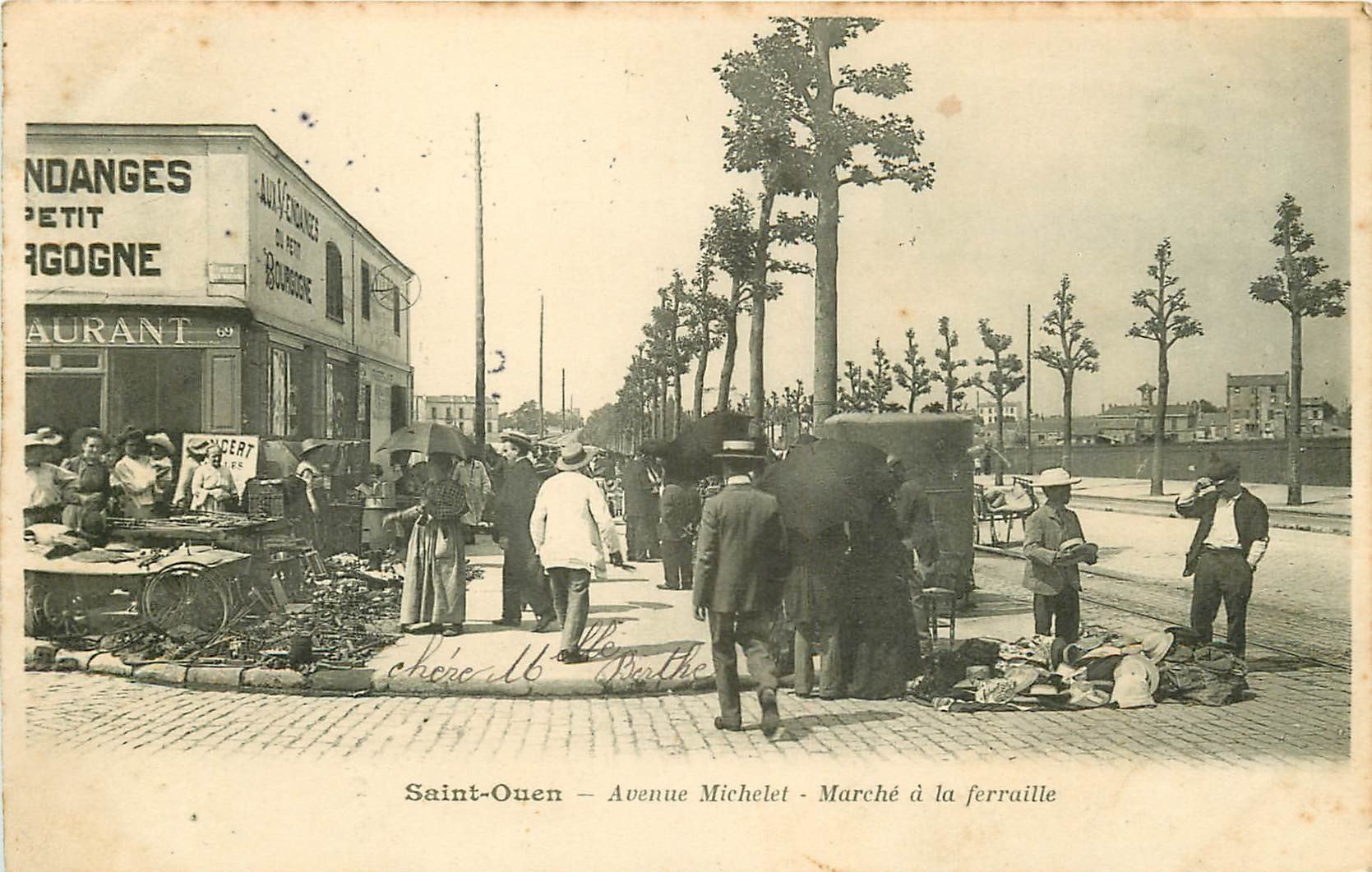 93 SAINT-OUEN. Marché à la Ferraille Avenue Michelet devant Restaurant Aux Vendanges du Petit Bourgogne 1904
