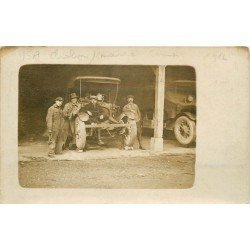 51 CHALON-SUR-MARNE. Mécaniciens sur automobile ancienne sûrement américaine. Photo carte postale ancienne 1916