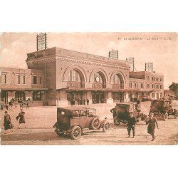 02 SAINT-QUENTIN. Voitures Taxi devant la Gare