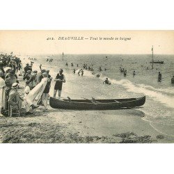 carte postale ancienne 14 DEAUVILLE. La Plage. Partie de Canotage