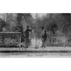 91 MENNECY. Balayeur Cantonier sur le Pont Brûlé 1915