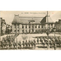 35 RENNES. Revue militaire Place du Palais de Justice 1927