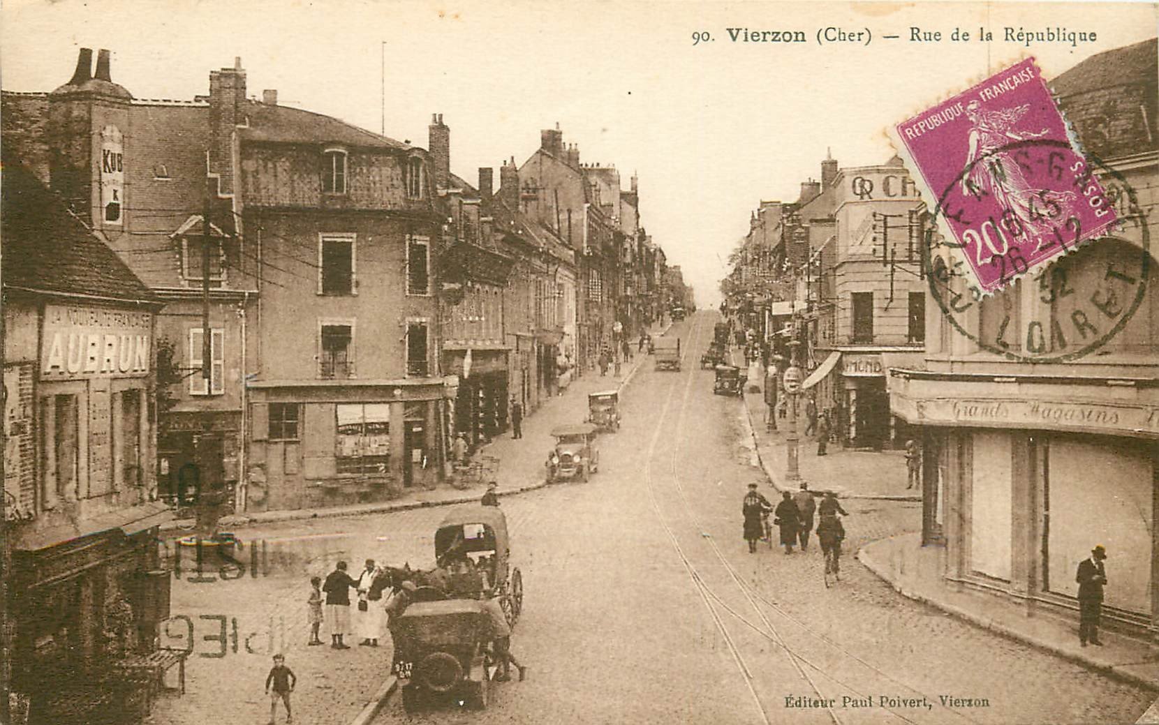 18 VIERZON. Grands Magasins et attelages Rue de la République et Place du Maréchal Foch 1932