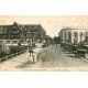 carte postale ancienne 14 DEAUVILLE. Elégantes et voitures Rue Gontaut Biron 1917