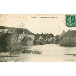 28 PONTGOUIN. L'Abreuvoir pendant les inondations.
