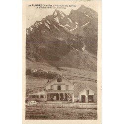 74 LA CLUSAZ. Chalet Hôtel et Col des Arravis vers 1925...