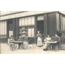 Photo Cpa à identifier. Café Tabac Cartes postale " Creveau " avec clients en Terrasse