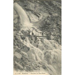 74 CHAMONIX. Touristes sur le Pont en bois vers Cascade du Nant-Blanc 1926