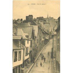 carte postale ancienne 22 DINAN. Rue du Jerzual animée. Edition Rouxel à Dinan