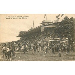 carte postale ancienne 14 DEAUVILLE. Champ de Course les Tribunes de l'hippodrome. Chevaux et Jockeys