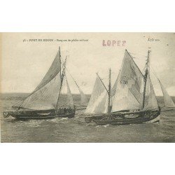 14 PORT-EN-BESSIN. Barques de Pêche sortant avec des Pêcheurs