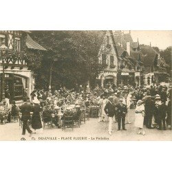 carte postale ancienne 14 DEAUVILLE. Les Terrasses de la Potinières bien animées