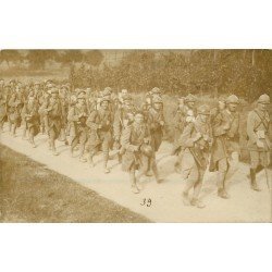 MILITAIRES. La Marche d'un Régiment de Poilus 1923. Photo carte postale ancienne