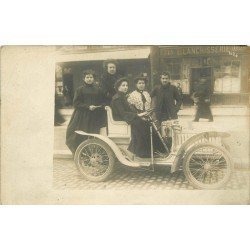 TRANSPORTS. Superbe voiture ancienne devant une Blanchisserie. Photo carte postale ancienne vers 1900