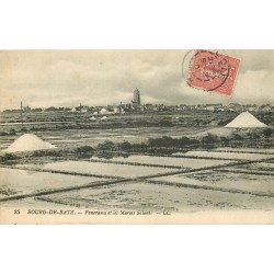 44 BOURG DE BATZ. Les Mulons des Marais Salants 1921