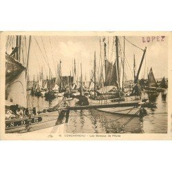 29 CONCARNEAU. Pêcheurs sur les Bateaux de Pêche au Port 1931