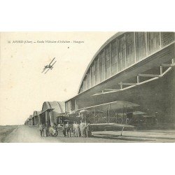 18 AVORD. Les Hangars Ecole Militaire d'Aviation. Mécaniciens et Aéroplane