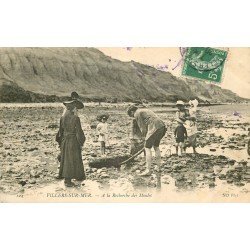 14 VILLERS-SUR-MER. A la recherche des Moules vers 1910